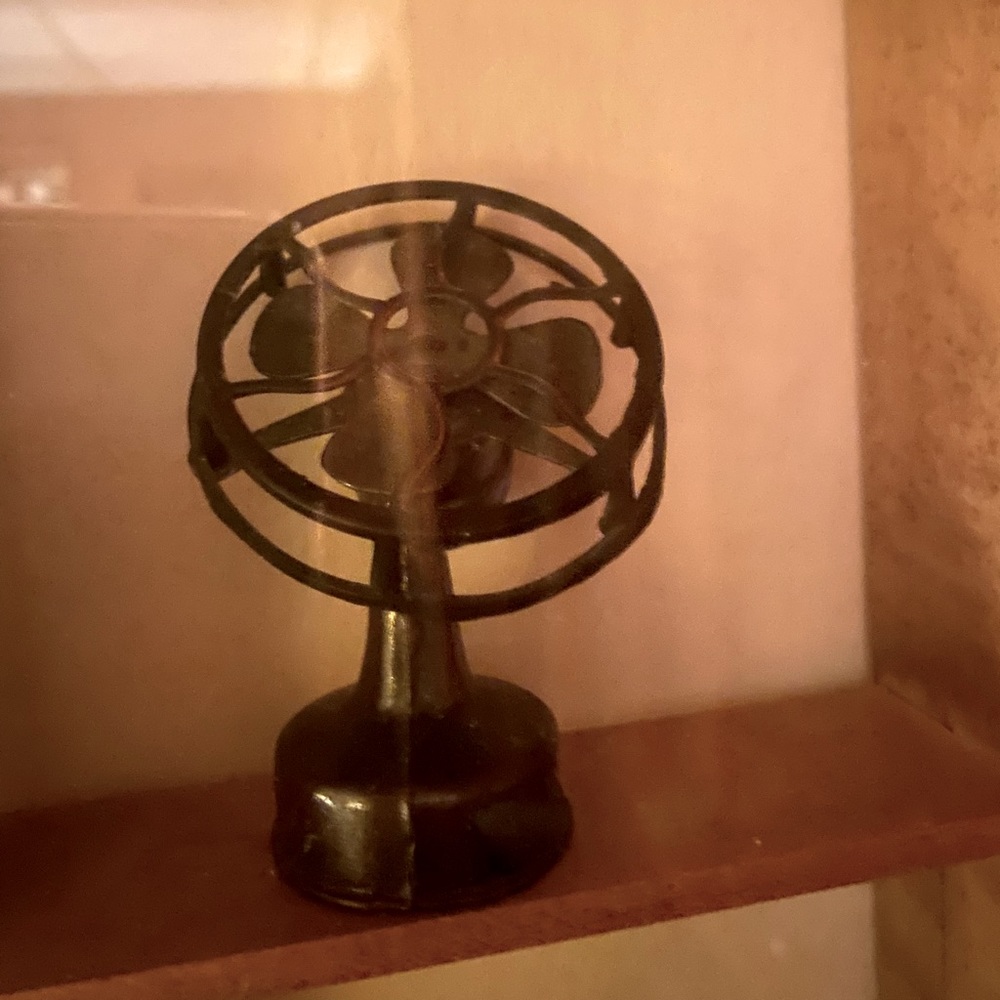 Retro Metal Fan - Picture 5 of 7